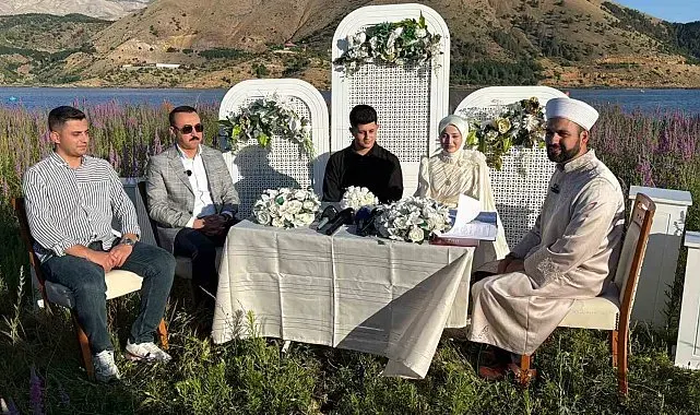Yüzen adada "evet" dediler