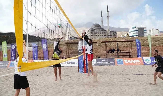 Erciyes, voleybol tutkunlarını buluşturacak