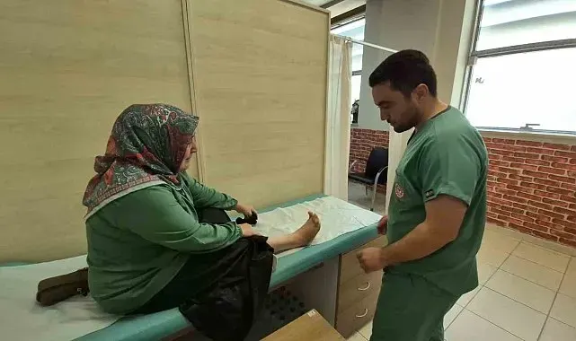İlk ayakkabısını 51 yaşında giyebildi