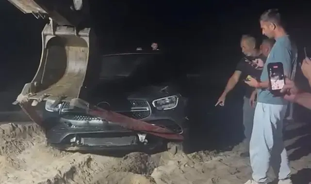 Kocaeli'de kontrolden çıkan otomobil denize uçtu