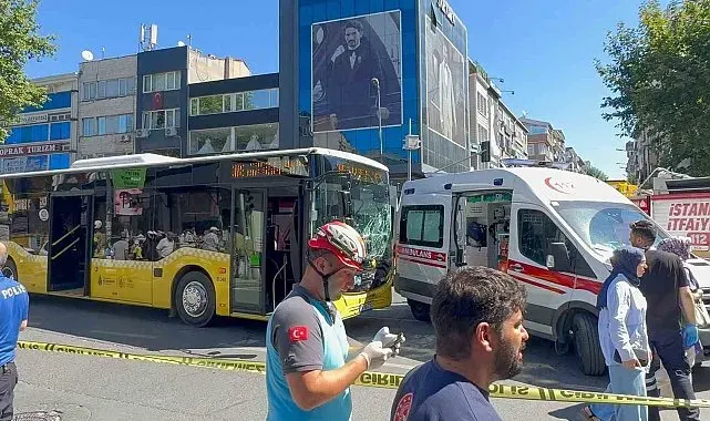 Fatih'te İETT otobüsü ile ambulans çarpıştı: 3 yaralı
