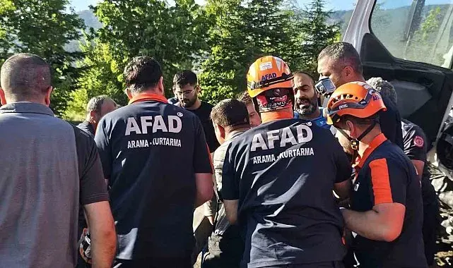 Kazada sıkışan sürücü için ekipler seferber oldu