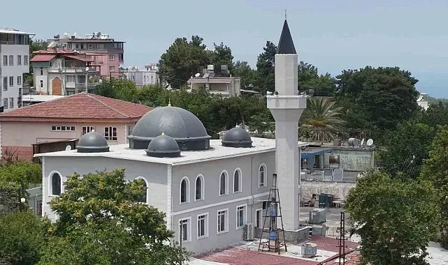 Depremin ardından inşa edilen 131. cami dualarla ibadete açıldı