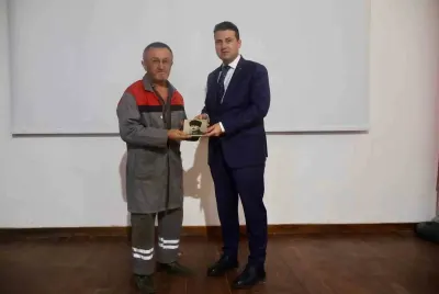 56 Yıllık Oto Tamircisi Talip Dinç Çivril'de Yılın Ahisi Seçildi