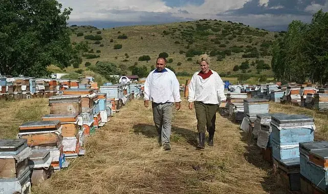 Arıların izinde bir ömür: Karavan desteği gezgin arıcı aileye nefes oldu