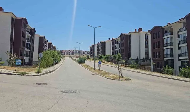 Elazığ'da kavurucu sıcaklar yolları boşalttı