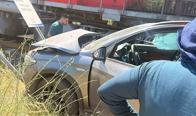 Manzarayı çekerken tren kazasını kaydetti