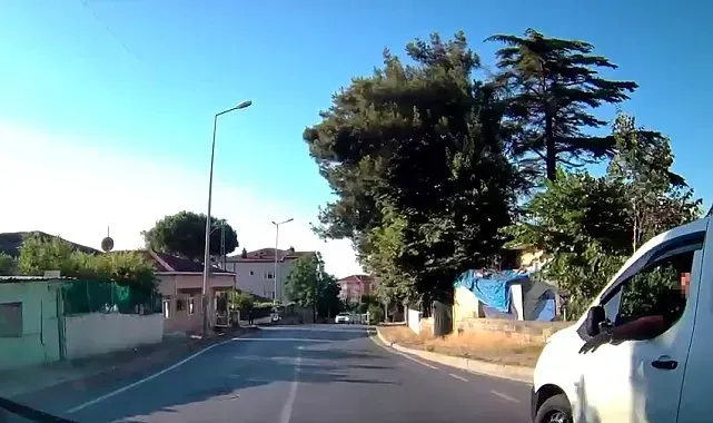 Sarıyer'de yol ortasında gerginlik: "Neden hızlı gittin?" tartışması kamerada