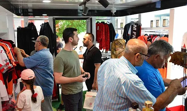 Süper Lig'in yeni ekibi Çorum FK'nin yeni sezon formalarına taraftarlardan yoğun ilgi