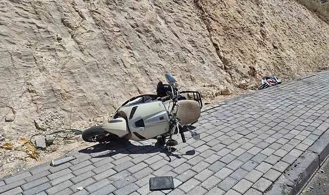 Kontrolden çıkan motosiklet devrildi: 1 yaralı