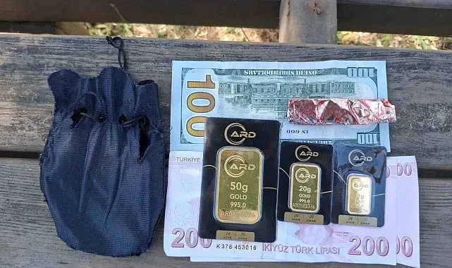 Beykoz Belediyesi personelinden örnek davranış: Plajda bulduğu altın dolu keseyi sahibine teslim etti