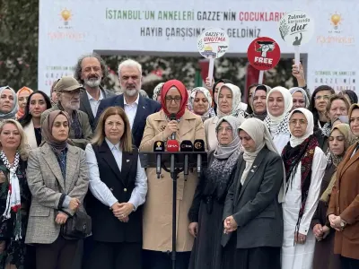 Eminönü Meydanı'nda Gazze İçin Hayır Çarşısı Kuruldu