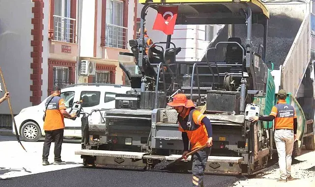 Mersin'de iki önemli güzergahta asfalt çalışması