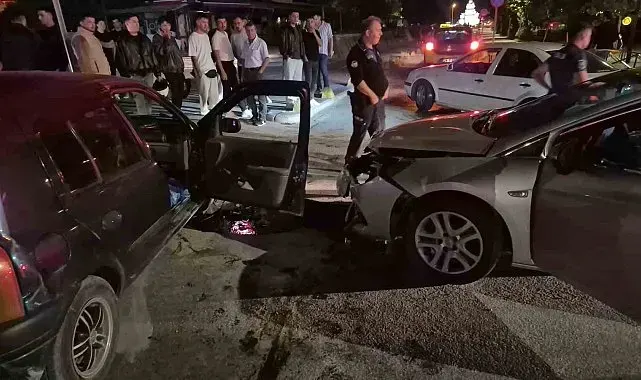 Alkollü sürücü, fark etmediği beton refüjü aşıp kaza yaptı: "Ben orayı düz sandım"