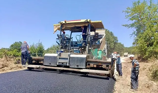 Bilecik'te Sarıdayı-Arapdede köy yolunda sıcak asfalt mesaisi başladı