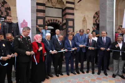 Gaziantep'te Depremde Hasar Gören Tarihi Şeyh Fethullah Camii Yeniden İbadete Açıldı