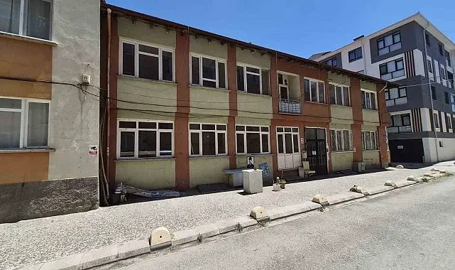 Bulunduğu sokağa renk katan 'Sevgililer ve Aşıklar Parkı' artık yok