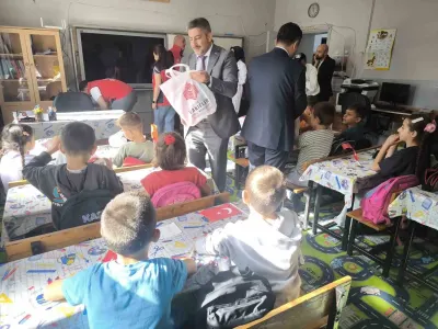 296 Yıllık Vakıf Geleneği Sivas'ta Yaşatılıyor: Köy Okulu Öğrencilerine Kırtasiye Desteği