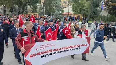 Kütahya'da Gaziler Günü'nde 'Kahramanlarla Kardeşlik Yolunda' Yürüyüşü