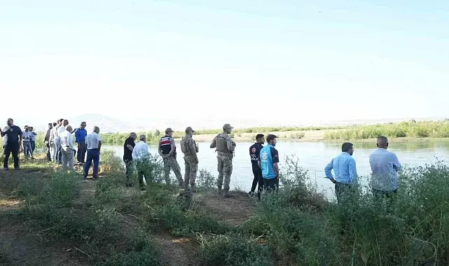 Muş'ta nehre düşen 10 yaşındaki çocuk için arama çalışması başlatıldı