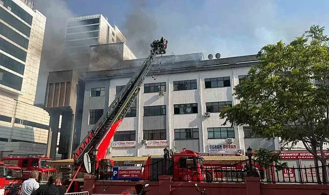Halı Sarayı İş Merkezi'nde yangın paniği