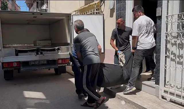 Talihsiz adam merdivenlerde can verdi... Acılı annenin feryadı yürekleri dağladı
