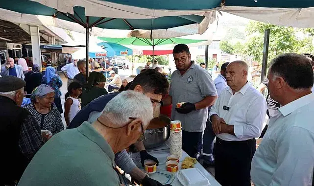 Başkan Öztürk kapalı pazar yerinde esnaf ve vatandaşlarla buluştu