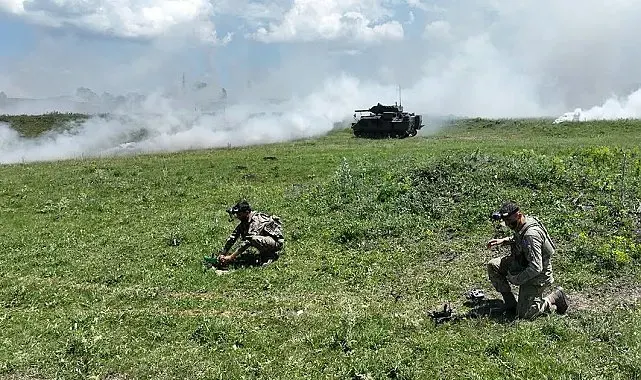 Kars'ta Mehmetçikten güç gösterisi: 14'üncü Mekanize Piyade Tugayı'ndan nefes kesen tatbikat
