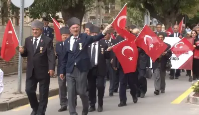Eskişehir'de Gaziler Günü Coşkusu: Bando Eşliğinde Anlamlı Yürüyüş