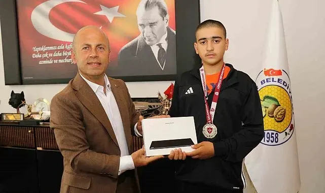 Olurlu genç pehlivana Başkan Ergün'den tam destek