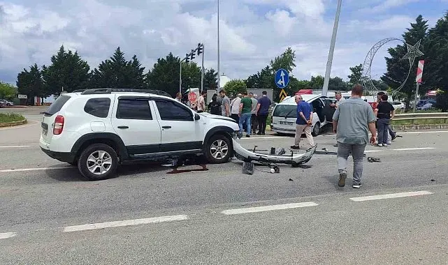 Giresun'da iki otomobilin çarpışması sonucu 1'i çocuk 5 kişi yaralandı