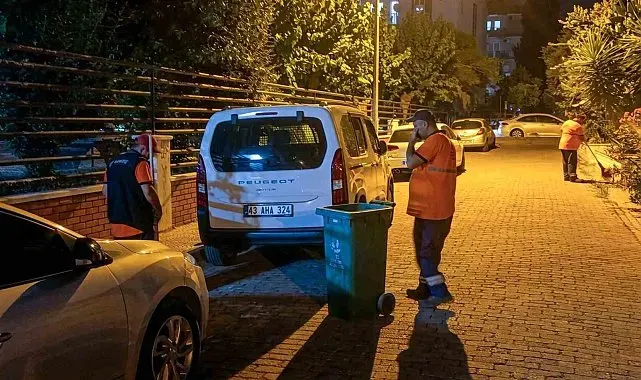 Efeler Belediyesi temizlik ekipleri çalışmalarını sürdürüyor