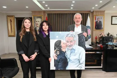 Lise Öğrencisi Gözde'den Başkan Başdeğirmen'i Duygulandıran Yağlı Boya Tablo