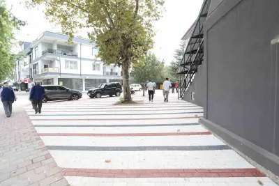 İnegöl'de Sınırsız Camiler Projesi Devam Ediyor: Hacı Lütfullah Camii Duvarlarından Arındırıldı