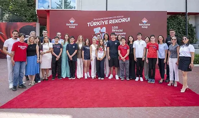 Bahçeşehir Koleji'nden LGS'de başarı: 31 öğrenci tam puanla Türkiye birincisi oldu