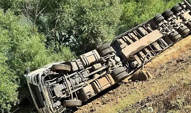 Şırnak'ta tır uçurumdan yuvarlandı: 1 yaralı