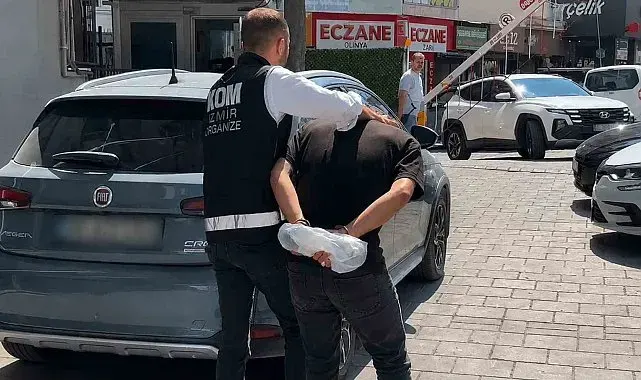 Torbalı'da oto galeriyi kurşunlayan 2 şüpheli tutuklandı