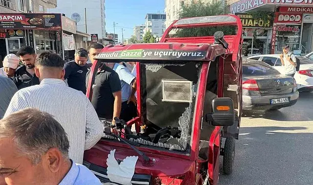 Hafif ticari araç ile elektrikli motosiklet çarpıştı: 1 yaralı