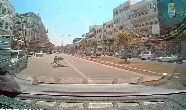 Otomobile arkadan çarpıp havada taklalar attılar: 1'i ağır 2 yaralı