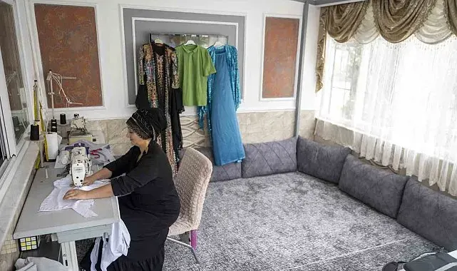Mersin'de aldığı eğitimle evinden üretip kazanmaya başladı