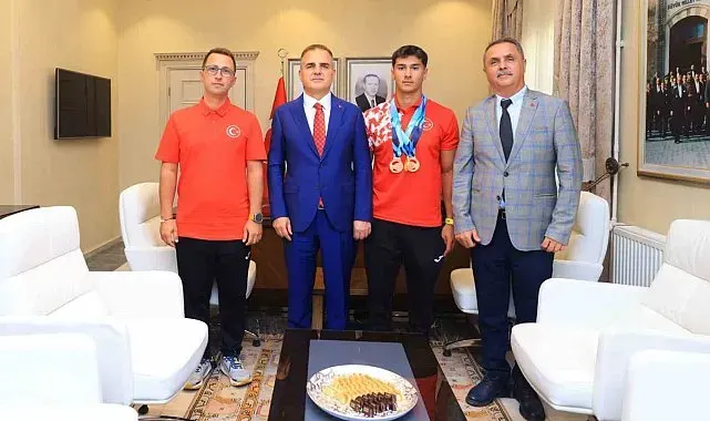 Vali Akbıyık Dünya şampiyonunu ağırladı