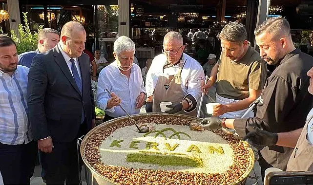 Alpedo Kervan'dan aşure ikramı