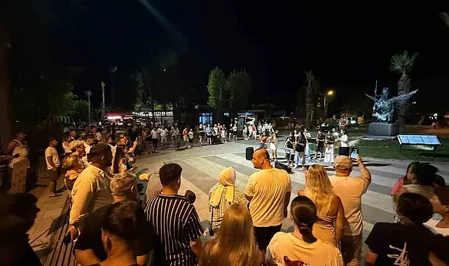 Geleceğin müzisyenleri Kemer gecelerini hareketlendirdi