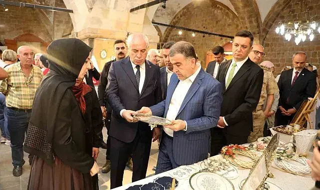 Bayburt'ta yöresel dokuma ve el sanatları sergisi açıldı
