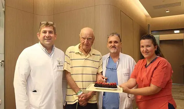 Kalp piliyle 100 yaşında prostat ameliyatı, yeni yaşına sağlıklı başladı