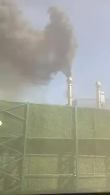 Dilovası'nda Fabrika Bacasından Çıkan Siyah Duman Vatandaşları İsyan Ettirdi