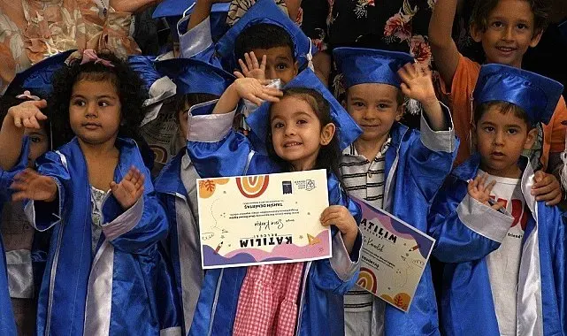 Anne Baba Çocuk Merkezi'ndeki minikler mezun oldu