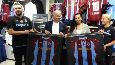 Ünlü Sanatçı Asena Trabzon'da Sözünü Tuttu: 61 Forma Aldı