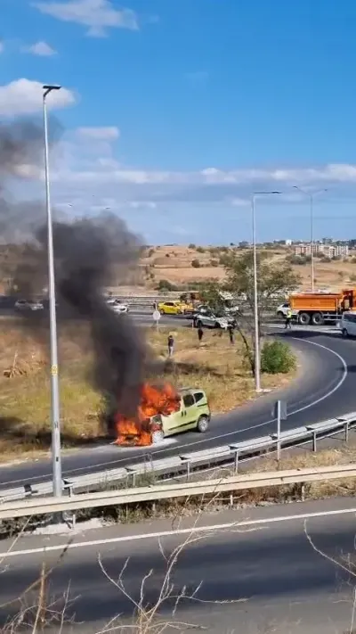 Tekirdağ'da Seyir Halindeki Otomobil Alev Alev Yandı
