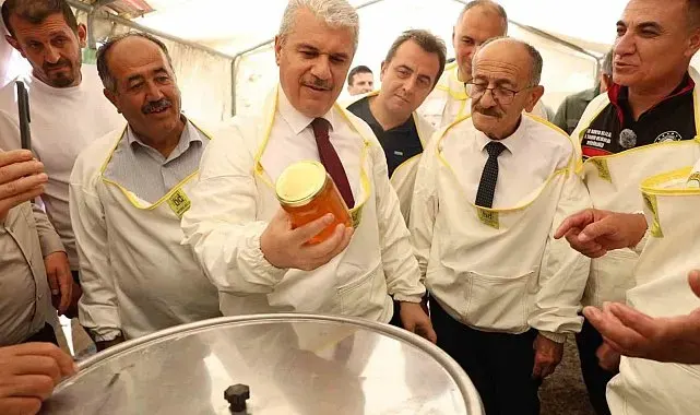 Konya'da geleneksel bal hasadı programı